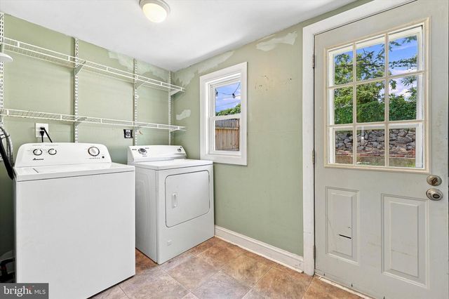 571 MARTIN ST, Philadelphia, PA 19128