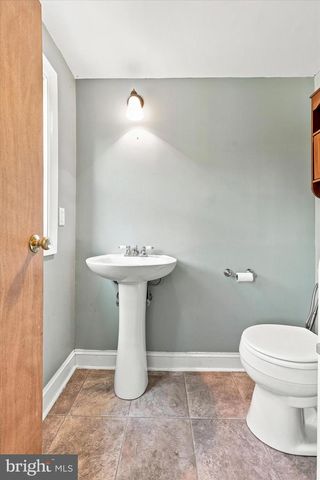571 MARTIN ST, Philadelphia, PA 19128