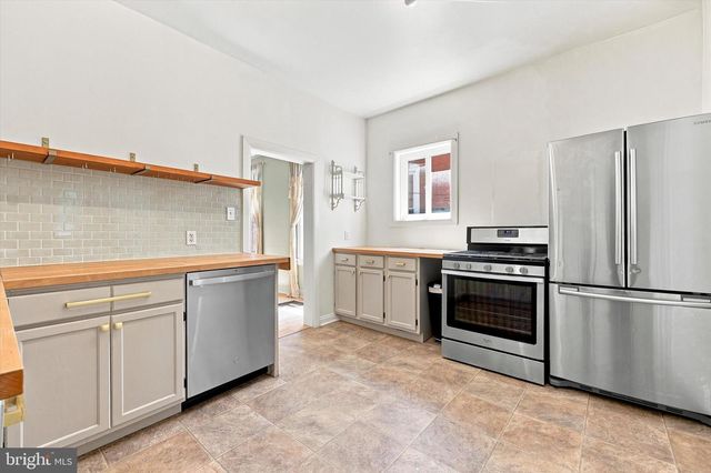 571 MARTIN ST, Philadelphia, PA 19128
