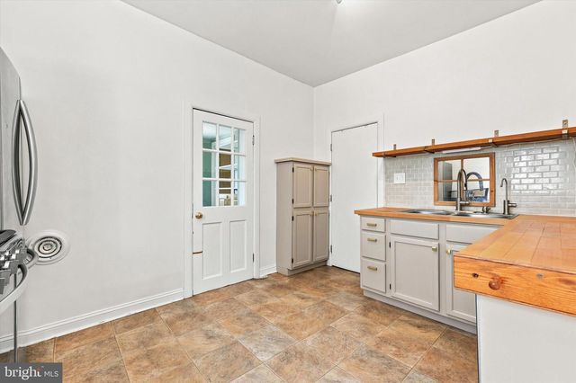 571 MARTIN ST, Philadelphia, PA 19128