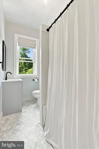 571 MARTIN ST, Philadelphia, PA 19128
