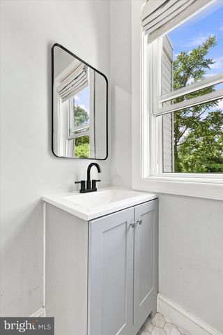 571 MARTIN ST, Philadelphia, PA 19128