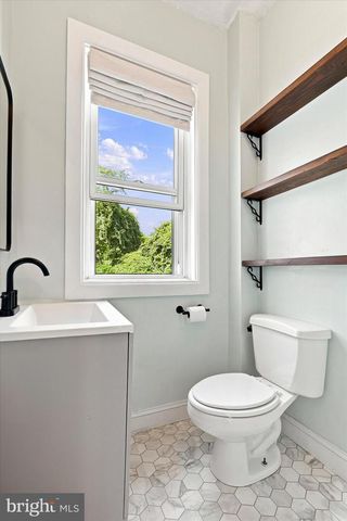 571 MARTIN ST, Philadelphia, PA 19128