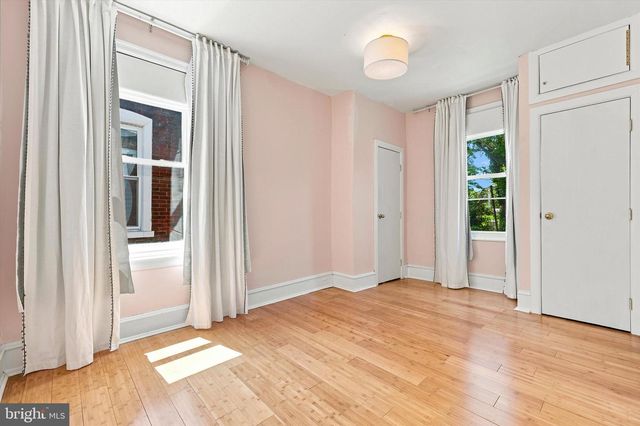 571 MARTIN ST, Philadelphia, PA 19128