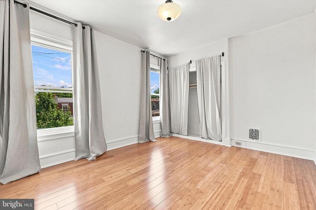 571 MARTIN ST, Philadelphia, PA 19128