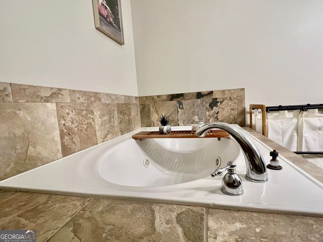 122 Millers Lane, Calhoun, GA 30701