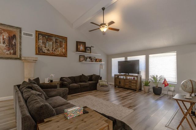 6257 N Capri Court, Fresno, CA 93711