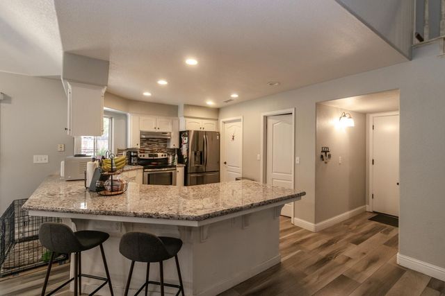 6257 N Capri Court, Fresno, CA 93711