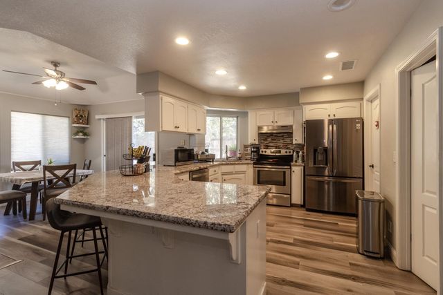 6257 N Capri Court, Fresno, CA 93711
