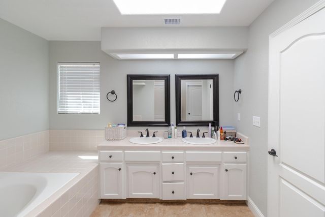 6257 N Capri Court, Fresno, CA 93711