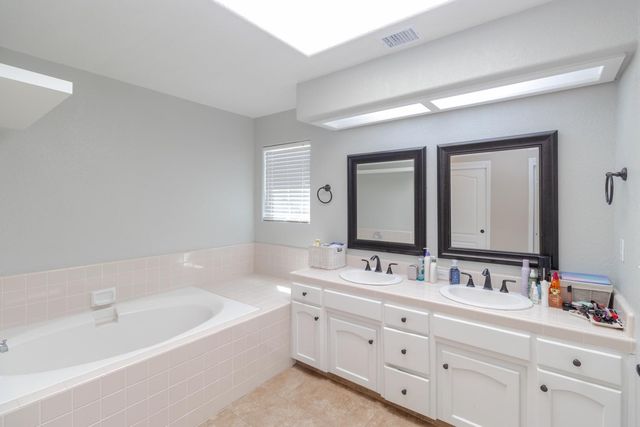 6257 N Capri Court, Fresno, CA 93711