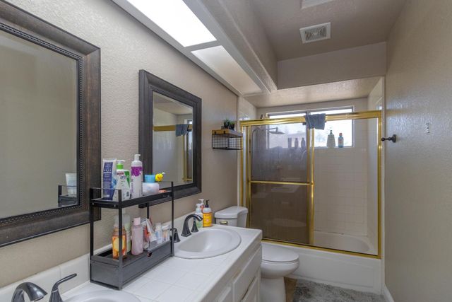 6257 N Capri Court, Fresno, CA 93711