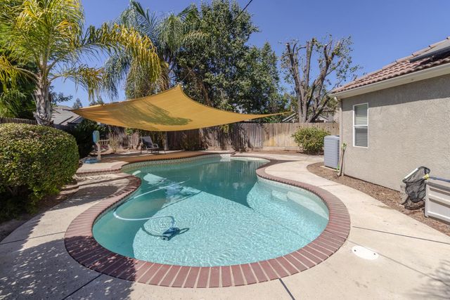 6257 N Capri Court, Fresno, CA 93711