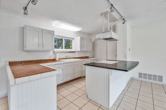 216 Broken Arrow, Comanche, TX 76442