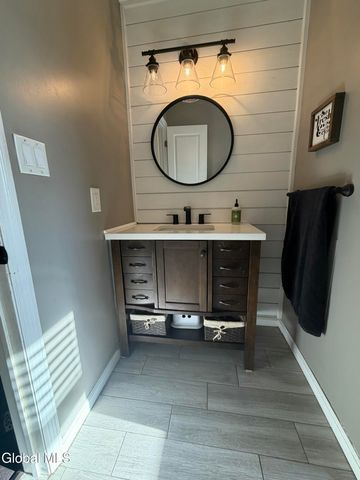 6 Stuyvesant Court, Milton, NY 12020