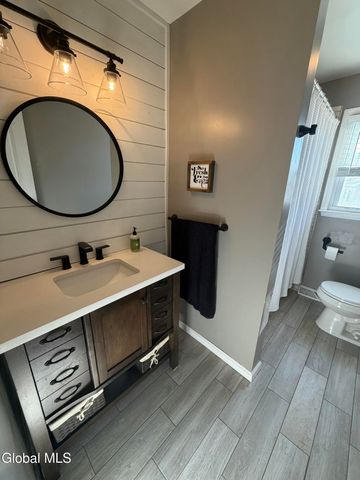 6 Stuyvesant Court, Milton, NY 12020