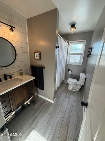 6 Stuyvesant Court, Milton, NY 12020