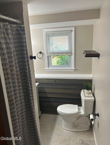 6 Stuyvesant Court, Milton, NY 12020