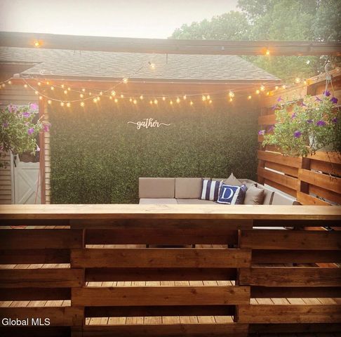 6 Stuyvesant Court, Milton, NY 12020