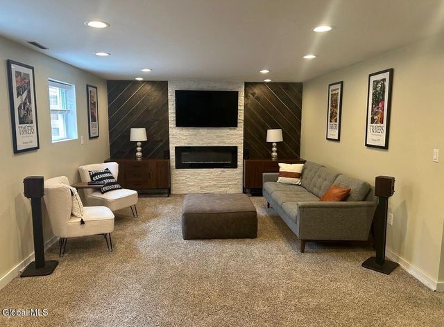 6 Stuyvesant Court, Milton, NY 12020