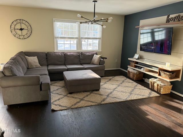 6 Stuyvesant Court, Milton, NY 12020