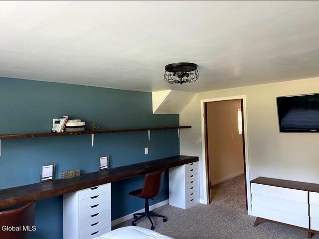 6 Stuyvesant Court, Milton, NY 12020