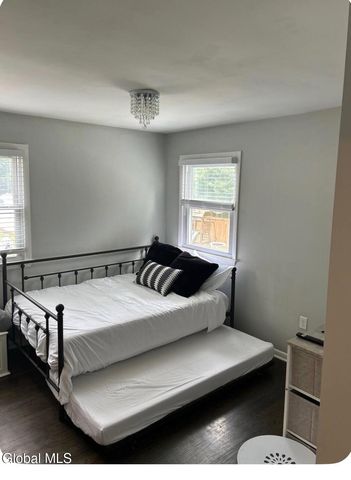 6 Stuyvesant Court, Milton, NY 12020