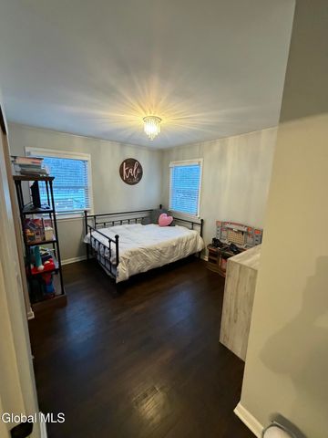 6 Stuyvesant Court, Milton, NY 12020