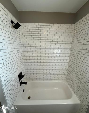 6 Stuyvesant Court, Milton, NY 12020