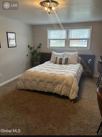 6 Stuyvesant Court, Milton, NY 12020