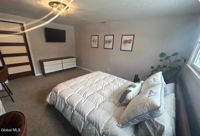 6 Stuyvesant Court, Milton, NY 12020