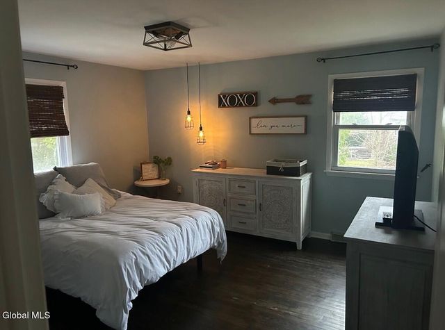 6 Stuyvesant Court, Milton, NY 12020