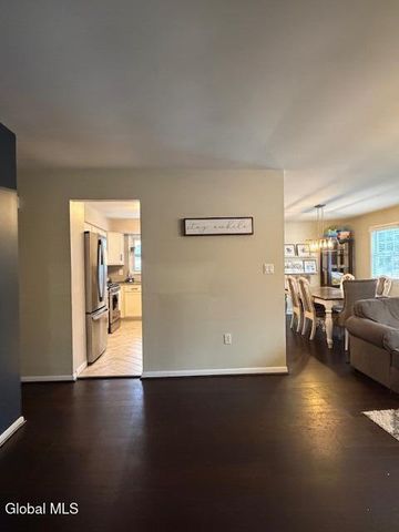 6 Stuyvesant Court, Milton, NY 12020