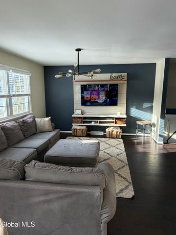 6 Stuyvesant Court, Milton, NY 12020