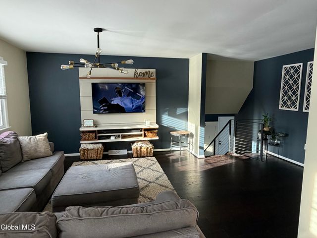 6 Stuyvesant Court, Milton, NY 12020