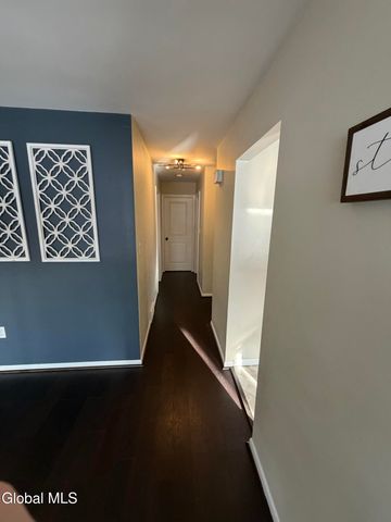 6 Stuyvesant Court, Milton, NY 12020