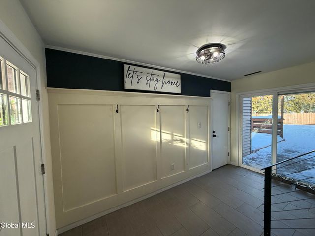 6 Stuyvesant Court, Milton, NY 12020