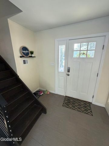 6 Stuyvesant Court, Milton, NY 12020