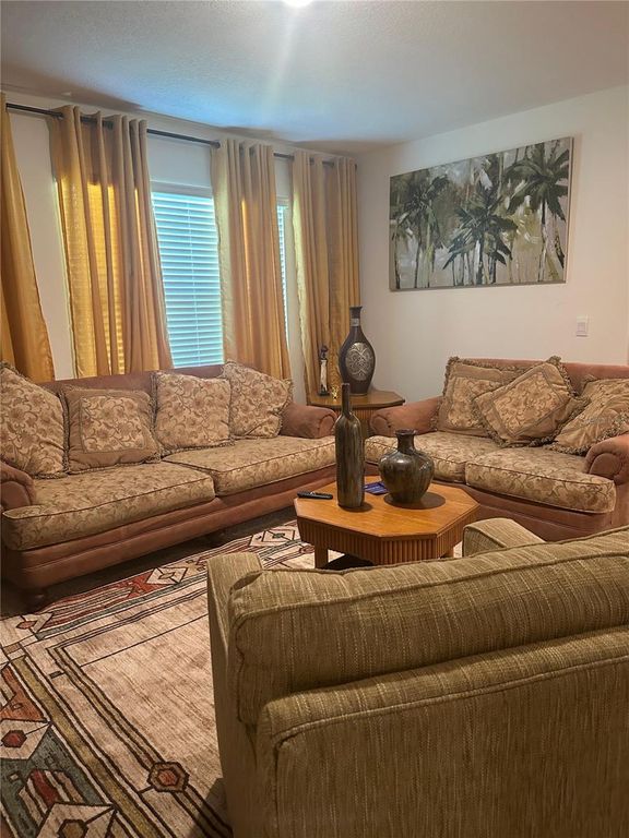 Image 3 of property listing at 303 ALENCON WAY, Kissimmee, FL 34759