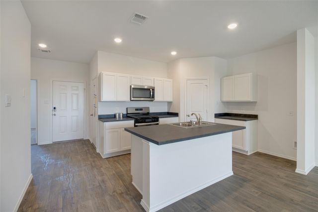 594 Arnold-A LOOP, Uhland, TX 78640