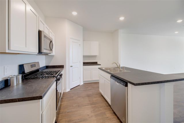 594 Arnold-A LOOP, Uhland, TX 78640