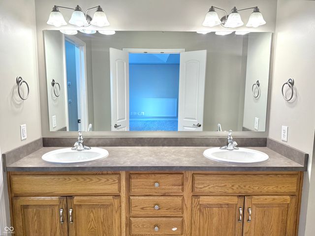 5263 Brooks Bend, Greenwood, IN 46143