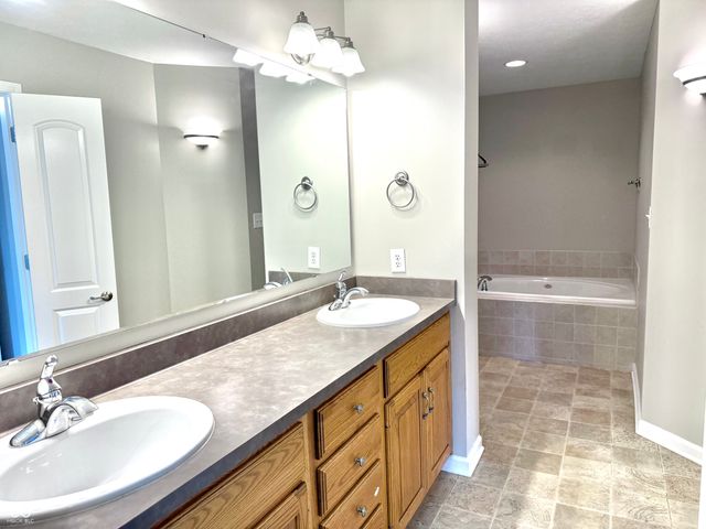 5263 Brooks Bend, Greenwood, IN 46143