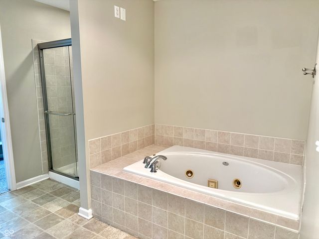 5263 Brooks Bend, Greenwood, IN 46143