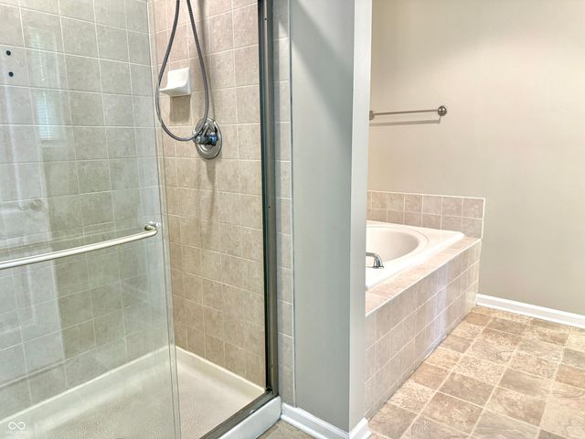 5263 Brooks Bend, Greenwood, IN 46143