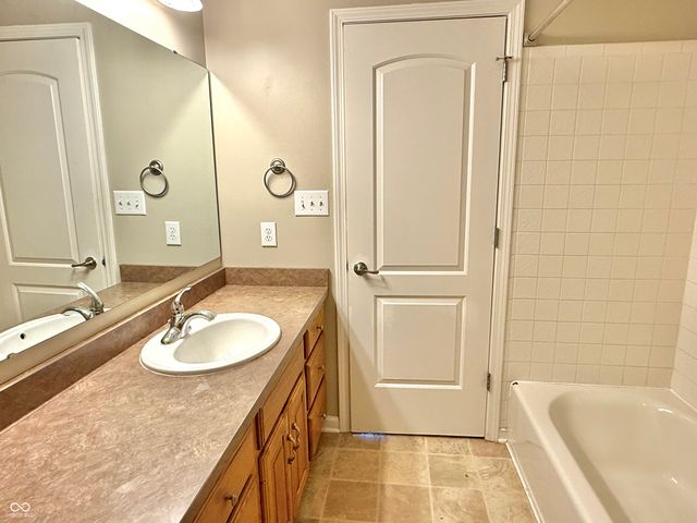 5263 Brooks Bend, Greenwood, IN 46143