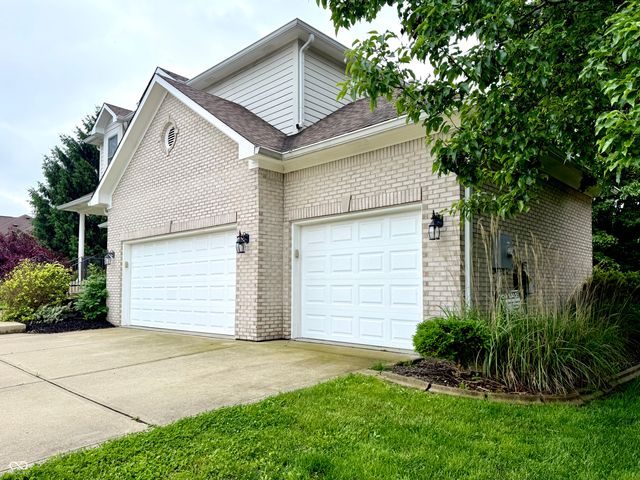 5263 Brooks Bend, Greenwood, IN 46143