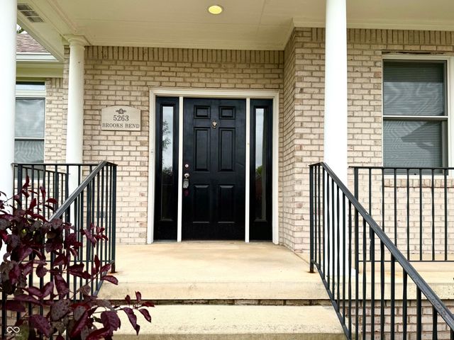 5263 Brooks Bend, Greenwood, IN 46143