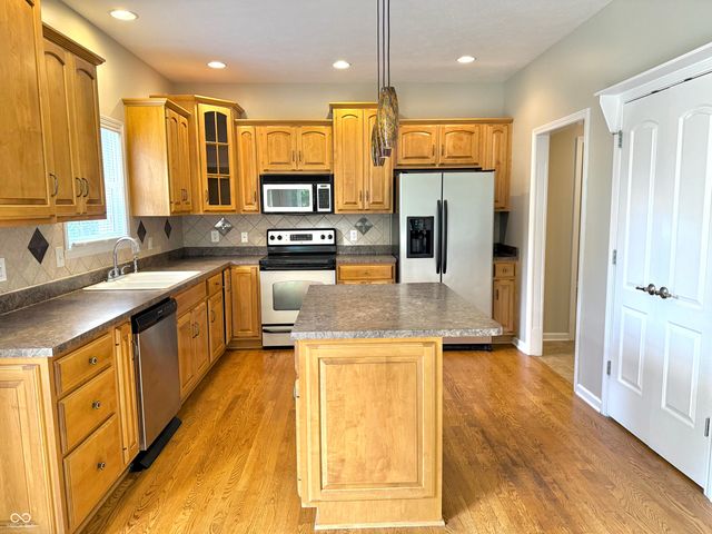 5263 Brooks Bend, Greenwood, IN 46143