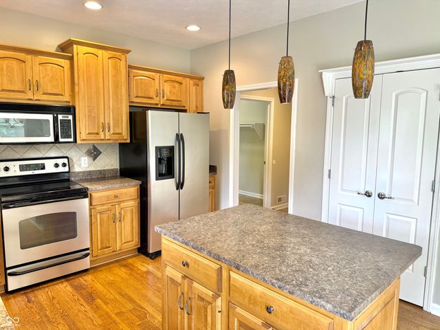 5263 Brooks Bend, Greenwood, IN 46143